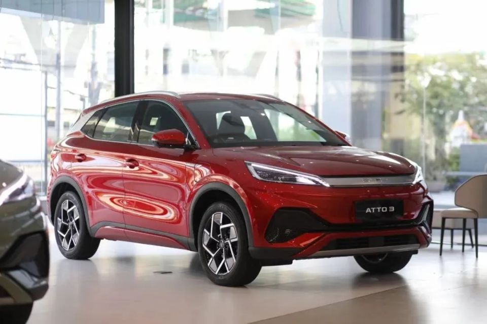 比亞迪在泰國的暢銷車型ATTO3，泰國定價為109.99萬泰銖（折合人民幣約22.53萬元）