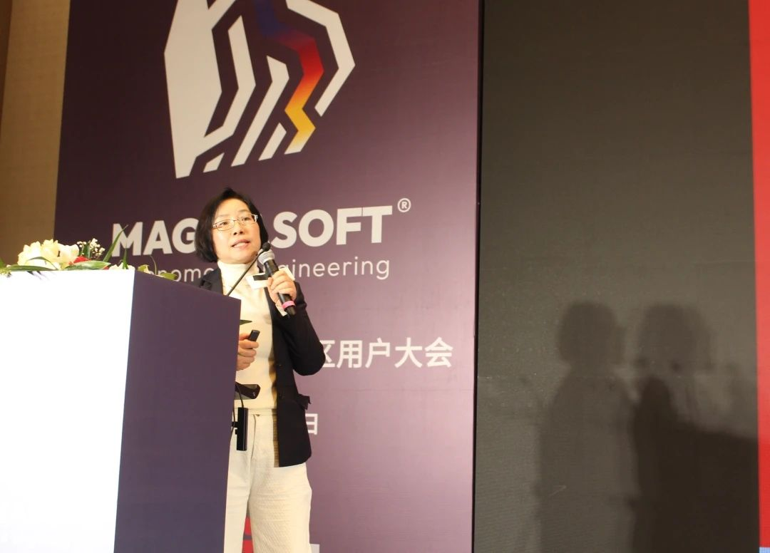 中國鑄造協會總工程師、《鑄造工程》雜志主編袁亞娟女士以《鑄造科技論文的寫作要求》為題作報告